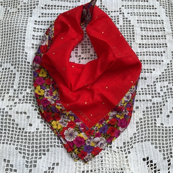❤️ Givenchy Paris scarf/handkerchief - Picture 1 of 8